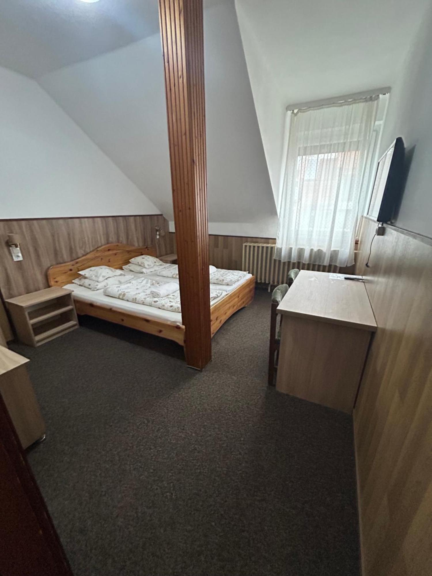 Rozsakert Panzio Hotel Nyiregyhaza Ngoại thất bức ảnh