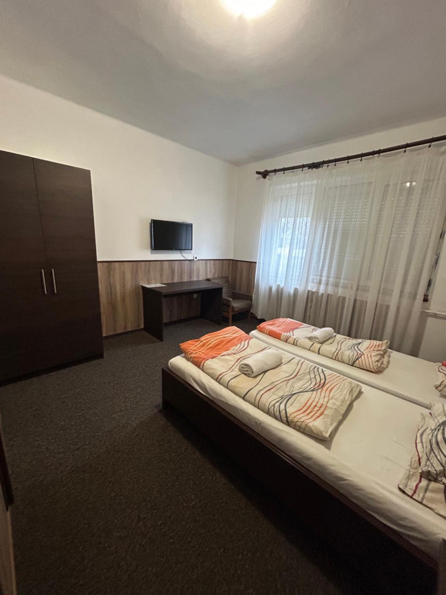 Rozsakert Panzio Hotel Nyiregyhaza Ngoại thất bức ảnh