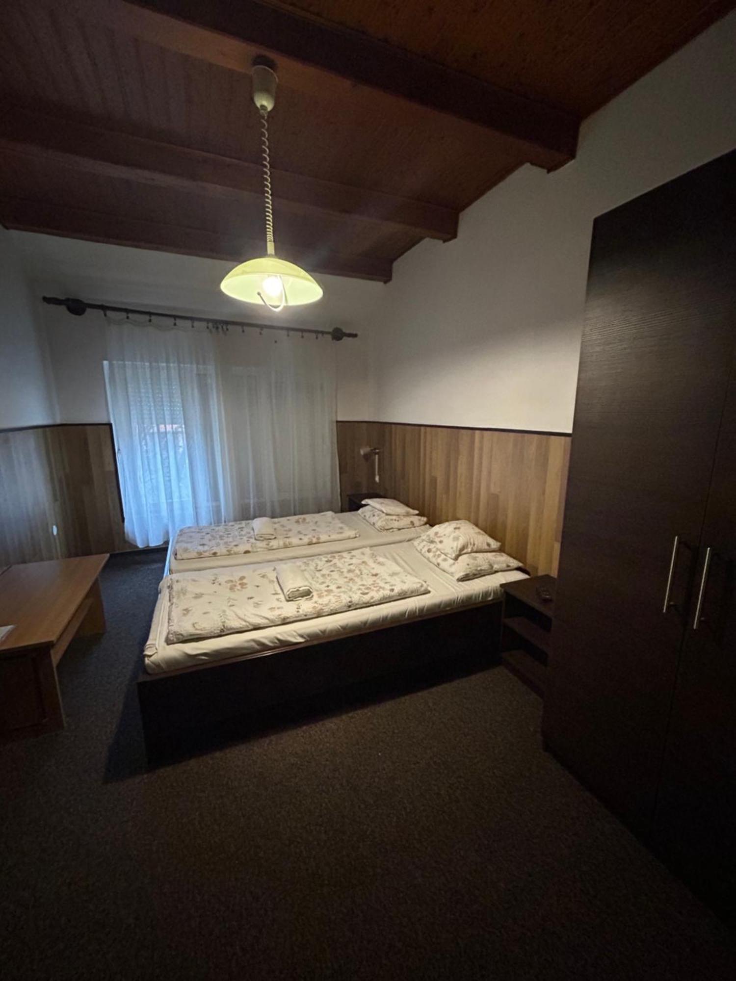 Rozsakert Panzio Hotel Nyiregyhaza Ngoại thất bức ảnh