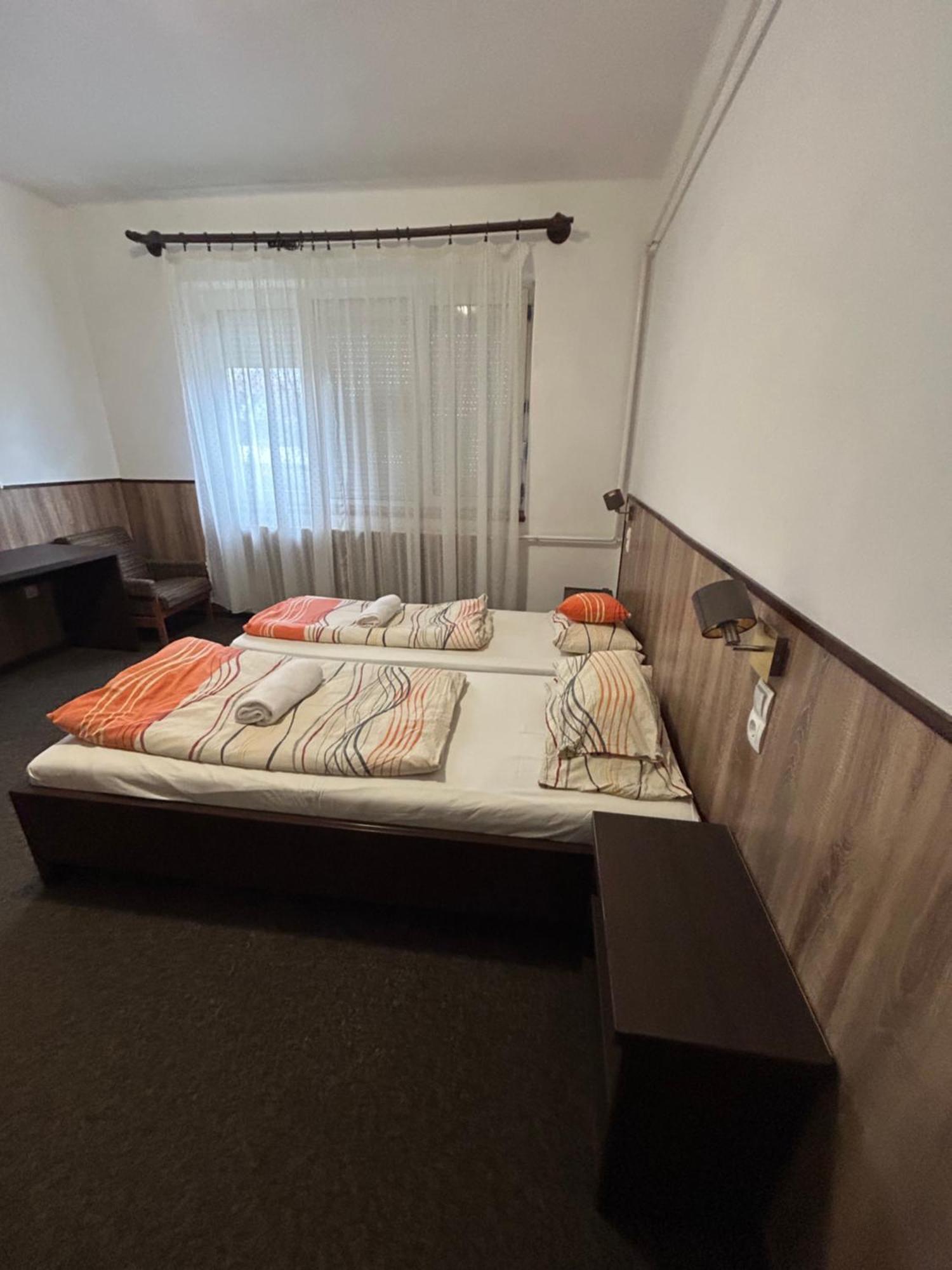 Rozsakert Panzio Hotel Nyiregyhaza Ngoại thất bức ảnh