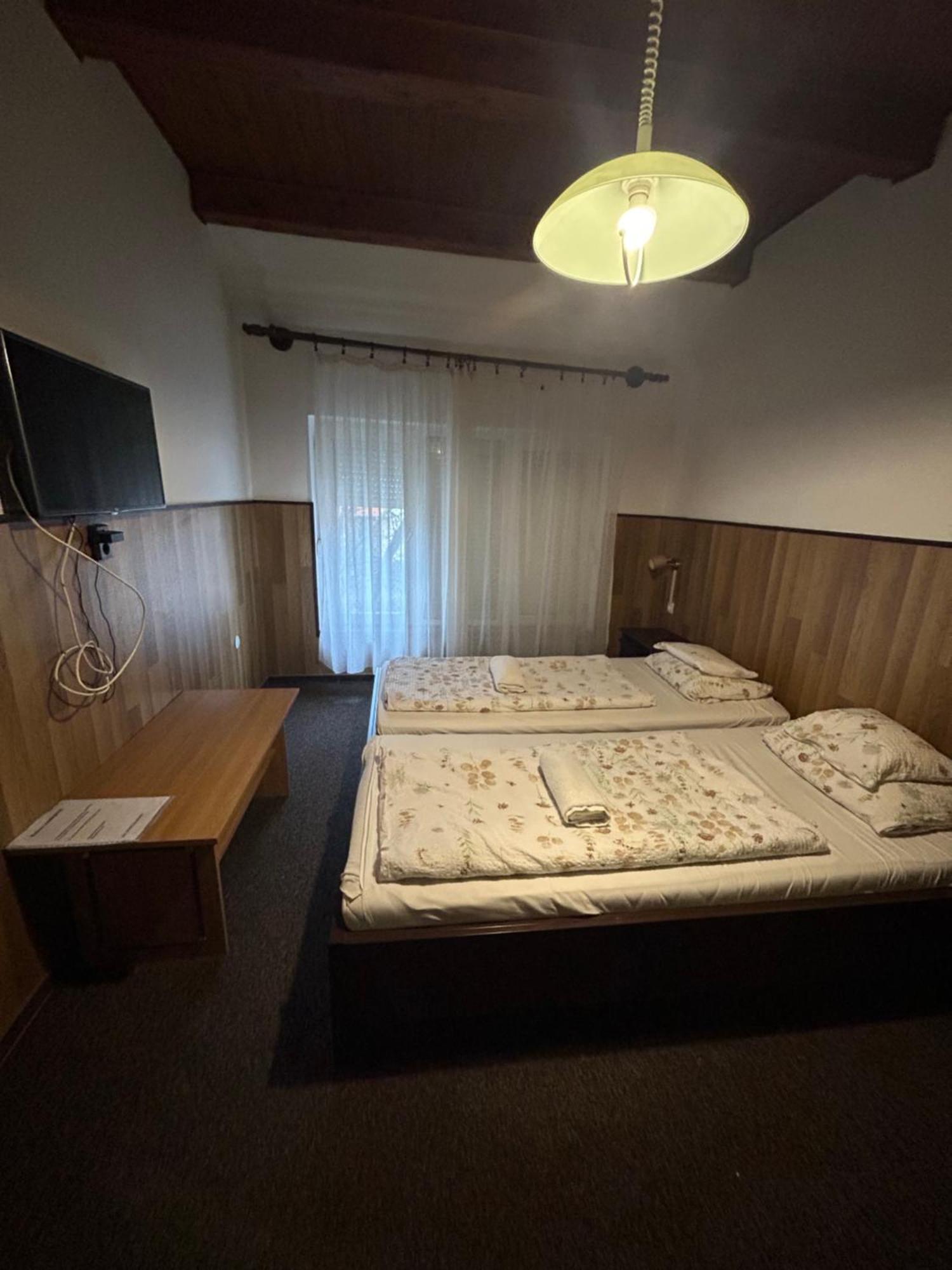 Rozsakert Panzio Hotel Nyiregyhaza Ngoại thất bức ảnh