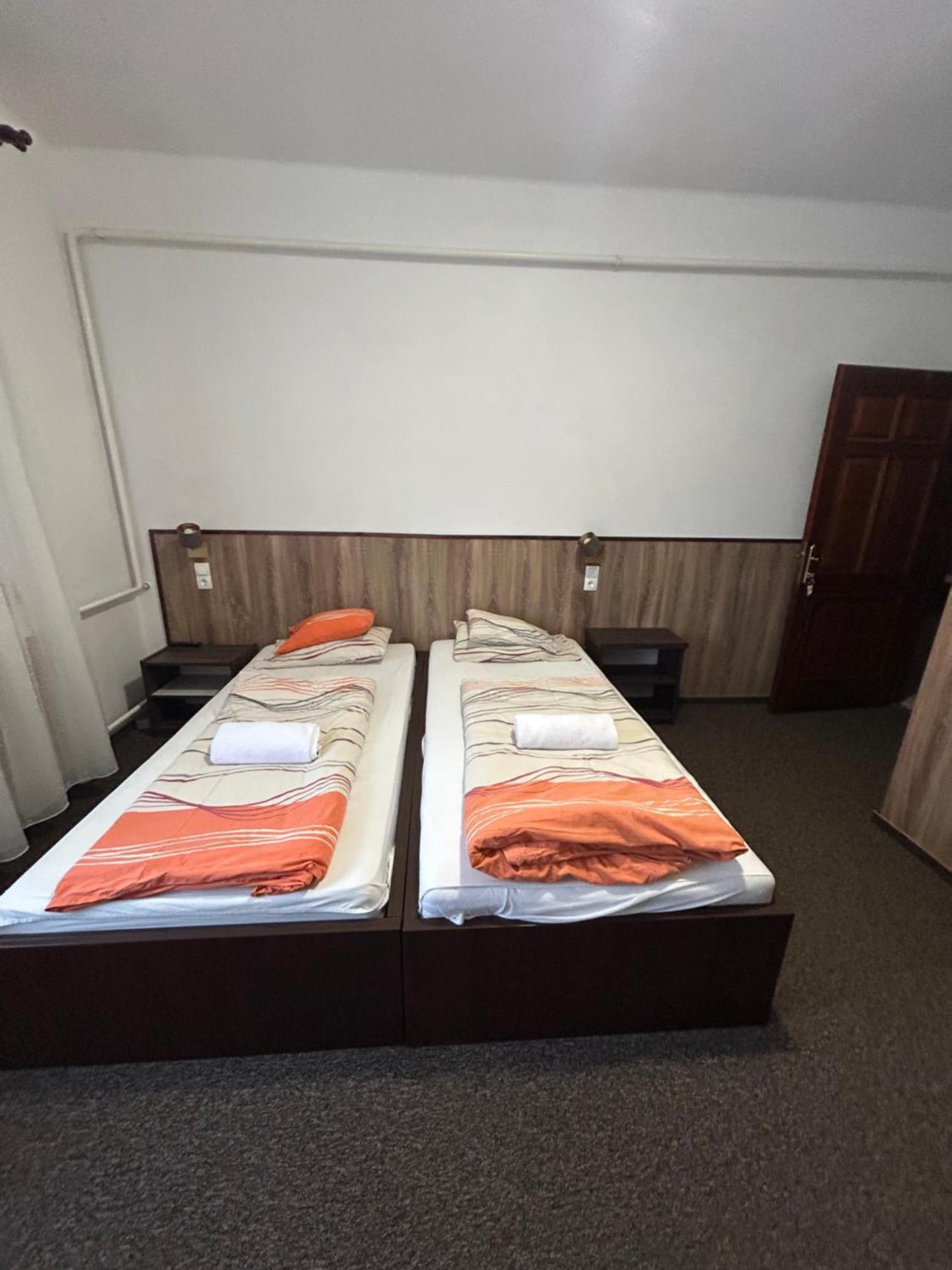 Rozsakert Panzio Hotel Nyiregyhaza Ngoại thất bức ảnh