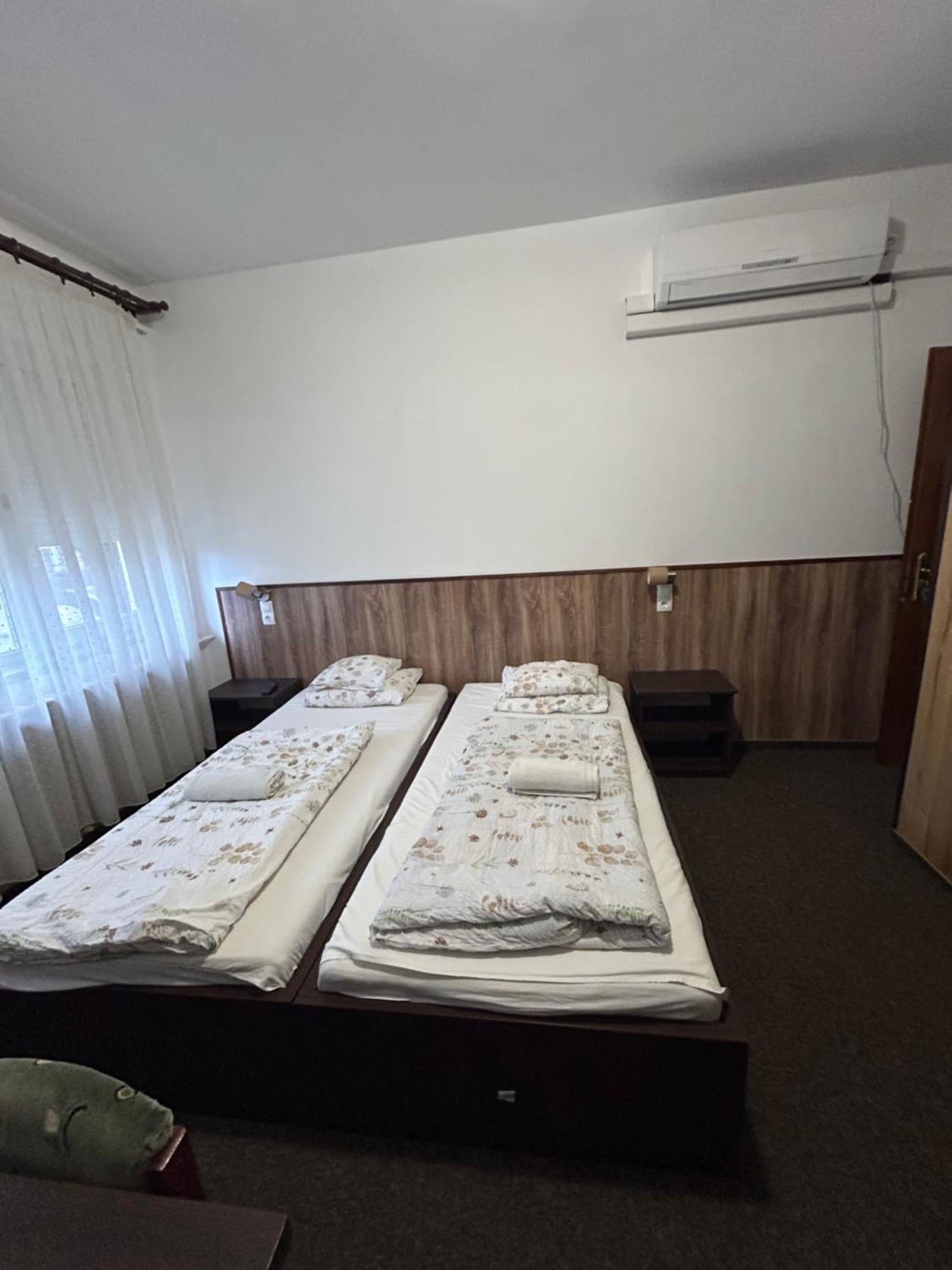Rozsakert Panzio Hotel Nyiregyhaza Ngoại thất bức ảnh