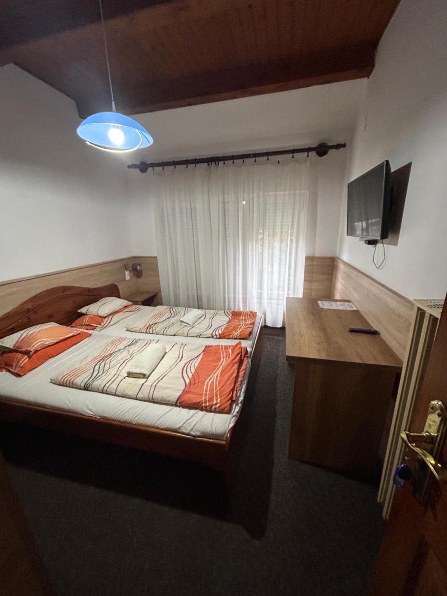 Rozsakert Panzio Hotel Nyiregyhaza Ngoại thất bức ảnh